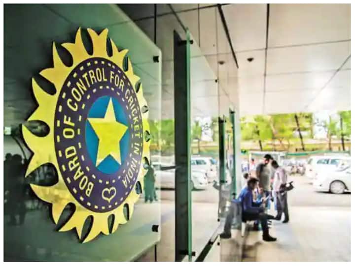 बीसीसीआई (Full Form of BCCI) :- भारत में क्रिकेट के दीवानों की कमी नहीं है. भारत में क्रिकेट की देखरेख की जिम्मेदारी बीसीसीआई पर है, जिसकी फुल फॉर्म बोर्ड ऑफ कंट्रोल फॉर क्रिकेट इन इंडिया (BCCI - Board of Control for Cricket in India) है.