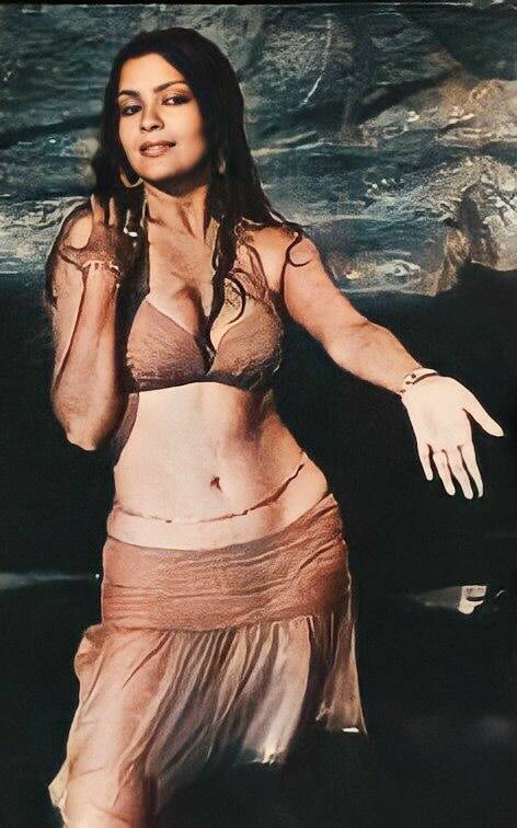 आप जानकर चौंक जाएंगे कि जिस जीनत अमान को इस फिल्म की वजह से एक सुपरस्टार की पहचान मिली वो दरअसल इस फिल्म के लीड रोल के लिए पहली पसंद थी ही नहीं. फिल्म को रियलिस्टक टच देने की खातिर राज कपूर चाहते थे कि लता मंगेशकर इस किरदार को निभाएं लेकिन लता जी ने उनकी बात नहीं मानी और फिर राज कपूर की प्लानिंग पूरी नहीं हो सकी.