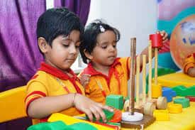 पहले तर्क के मुताबिक, जब किसी पर इतना ज्यादा दुख टूट पड़े, जिन्हे देखकर उसे पिछले सुख याद आने लग जाते हैं तो इसे छठी का दूध याद आना कहा जाता है. जिसका अर्थ होता है की जब छठी क्लास मे होते है तो बहुत सुख होते हैं और इस समय कितने दुख हैं. इन दुखों को देखकर वो सुख का समय याद आने लगता है.