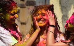 Happy Holi 2023: साल 2022 में मुंबई में कुछ यूं मनाया गया होली का त्यौहार, तस्वीरें मोह लेंगी आपका मन