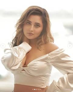 Rashami Desai: ਡੀਪਨੇਕ ਟੌਪ ਅਤੇ ਸ਼ਾਰਟਸ 'ਚ ਰਸ਼ਮੀ ਦੇਸਾਈ ਨੇ ਦਿੱਤੇ ਸਿਜ਼ਲਿੰਗ ਪੋਜ਼, ਤਸਵੀਰਾਂ ਦੇਖ ਕੇ ਫੈਨਜ਼ ਦੇ ਉੱਡੇ ਹੋਸ਼