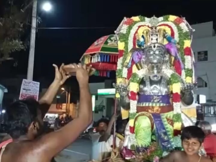 கரூர்: கல்யாண வெங்கட்ரமண சுவாமி மாசி மாத திருவிழா - வெள்ளி ஹனுமந்த வாகனத்தில் சாமி திருவீதி உலா