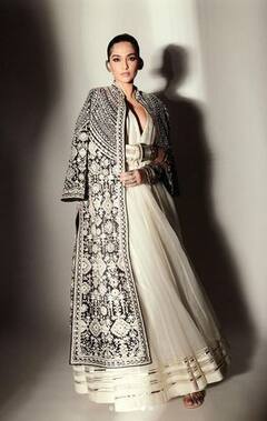 Sonam Kapoor: ਸੋਨਮ ਕਪੂਰ ਨੇ ਪਹਿਨੀ ਅਜਿਹੀ ਡਰੈੱਸ ਕਿ ਲੋਕਾਂ ਨੂੰ ਯਾਦ ਆਏ 'ਸ਼ੋਲੇ' ਦੇ ਠਾਕੁਰ, ਹੋਈ ਟ੍ਰੋਲ