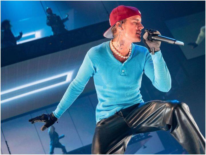 बता दें कि जस्टिन बीबर भारत में भी बेहद मशहूर हैं. उन्होंने कम उम्र में ही इतनी शोहरत कमा ली है कि बॉलीवुड स्टार्स भी उनके आगे फीके पड़ जाते हैं.