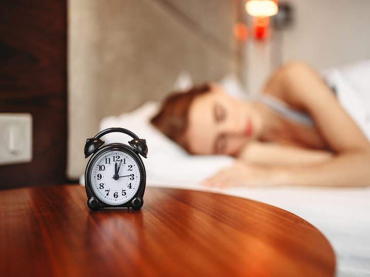 Improve your sleep quality with these before-bed diet habits Sleep Quality : தூக்கம் ரொம்ப ஆழ்ந்த தூக்கமா இருக்கணுமா? டிஸ்டர்பன்ஸ் இல்லாம தூங்க இப்படி பண்ணுங்க..