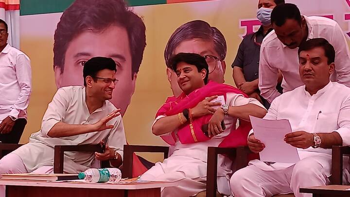 कोल्हापूर जिल्ह्यात सहकार, पर्यटन, उद्योग वाढीला चांगला वाव आहे. त्यासाठी सर्वांनी प्रयत्न करूया, असेही त्यांनी सांगितले.