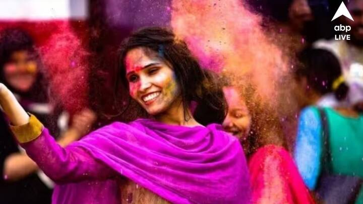 দেখতে দেখতে দোরগড়ায় দোল। স্বাভাবিকভাবেই রঙে মেতে উঠতে এই দিনটার জন্য অপেক্ষায় থাকে সকলেই। কিন্তু সবাই এতে অংশ নিতে পারেন না। কেউ কাজের কারণে , কেউবা অতীতে কিছু তিক্ত অভিজ্ঞতার জন্যও