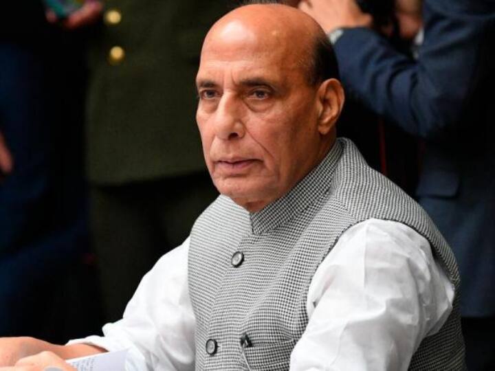 Rajnath Singh spoke to Bihar CM Nitish Kumar over galwan martyred father assaulted and arrested issue Galwan Martyred Father Arrested: शहीद के पिता की गिरफ्तारी से रक्षा मंत्री राजनाथ सिंह नाराज, CM नीतीश से फोन पर की बात