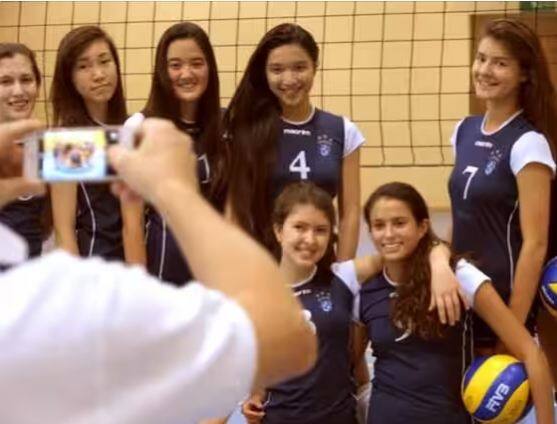 ਇਸ ਸਕੂਲ ਦੀ ਸਥਾਪਨਾ 1880 ਵਿੱਚ ਪਾਲ ਕਰਨਲ ਦੁਆਰਾ ਕੀਤੀ ਗਈ ਸੀ। ਇਹ ਦੋ ਕੈਂਪਸ ਵਾਲਾ ਇੱਕੋ ਇੱਕ ਬੋਰਡਿੰਗ ਸਕੂਲ ਹੈ, ਇਸ ਵਿੱਚ ਟੈਨਿਸ ਕੋਰਟ, ਸ਼ੂਟਿੰਗ ਰੇਂਜ, ਘੋੜਸਵਾਰੀ ਕੇਂਦਰ ਅਤੇ ਲਗਭਗ 4 ਬਿਲੀਅਨ ਦੀ ਲਾਗਤ ਨਾਲ ਬਣਾਇਆ ਗਿਆ ਇੱਕ ਸ਼ਾਨਦਾਰ ਸਮਾਰੋਹ ਹਾਲ ਹੈ।