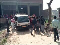 पीलीभीत: घर के बाहर मिला नगर पालिका के क्लर्क का शव, पत्नी ने लगाया हत्या का आरोप