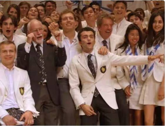 ਸਭ ਤੋਂ ਖਾਸ ਗੱਲ ਇਹ ਹੈ ਕਿ ਇੱਥੇ ਪੜ੍ਹਾਉਣ ਵਾਲੇ ਅਧਿਆਪਕਾਂ ਦਾ ਵੀ ਵਿਸ਼ੇਸ਼ ਧਿਆਨ ਦਿੱਤਾ ਜਾਂਦਾ ਹੈ। ਇੱਥੇ ਪੜ੍ਹਾਉਣ ਵਾਲੇ ਅਧਿਆਪਕਾਂ ਦੇ ਬੱਚਿਆਂ ਲਈ ਇਸ ਸਕੂਲ ਵਿੱਚ ਤੀਹ ਸੀਟਾਂ ਰਾਖਵੀਆਂ ਹਨ। ਇਸ ਦੇ ਨਾਲ ਹੀ ਇਨ੍ਹਾਂ ਬੱਚਿਆਂ ਨੂੰ ਕਾਫ਼ੀ ਵਜ਼ੀਫ਼ਾ ਵੀ ਦਿੱਤਾ ਜਾਂਦਾ ਹੈ।