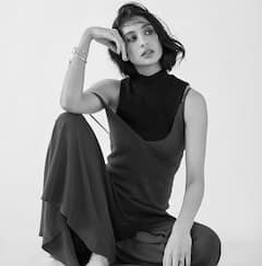 Paloma Dhillon Stylish Photos: हुबहू मां की तरह खूबसूरत दिखती हैं पूनम ढिल्लों की बेटी, तस्वीरें देख आप भी हार बैठेंगे दिल