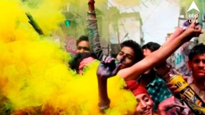 কারণ অনেক এমন উদাহরণ রয়েছে, যারা রঙ খেলতে গিয়ে চিরকালীন ক্ষতির মুখোমুখি হয়েছেন। স্কিনে সমস্যা তৈরি করেছে  চিরদিনের মতো।