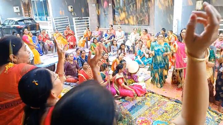 રાજપીપળાની મહિલાઓ હોળી ખેલની સાથે કૃષ્ણભક્તિ માં લીન થઇ ધન્યતા અનુભવે છે