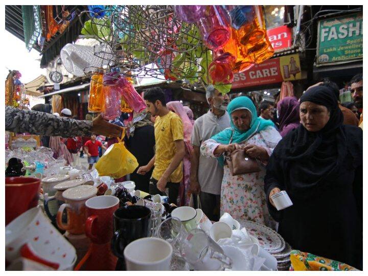 पाकिस्तान के बाजारों की इन तस्वीरों को देख कर आप अंदाजा लगा सकते हैं कि पाकिस्तान के बाजार भारत से कितने अलग हैं.
