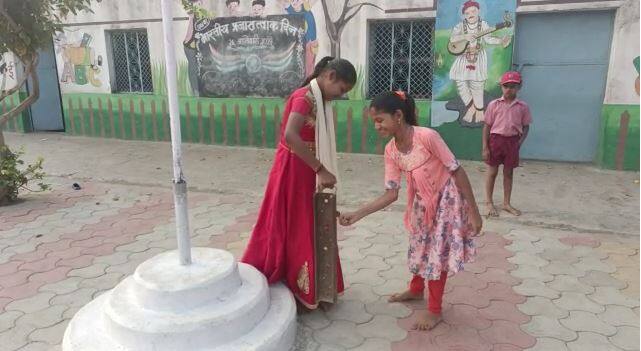 दरम्यान जिल्ह्यामध्ये मागील आठ दिवसापासून उन्हाचा तडाखा वाढला आहे.  त्यामुळे वाढत्या तापमानाचा परिणाम विद्यार्थ्यांच्या आरोग्यावर होऊ नये यामुळे शिक्षण विभागाने हा निर्णय घेतला आहे.