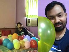 मुंबई के इस शख्स को है अजीब लत, हर सुबह गुब्बारे को करता है किस, संबंध भी बनाता है