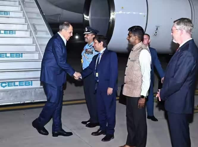 Russian Foreign Minister Sergey Lavrov Lands In India To Attend G20 Meet G20 વિદેશ મંત્રીઓની બે દિવસીય બેઠક, રશિયન વિદેશમંત્રી પહોંચ્યા દિલ્હી, યુક્રેન પર થઇ શકે છે ચર્ચા