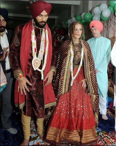 ਹੇਜ਼ਲ ਅਤੇ ਯੁਵਰਾਜ ਦੀ ਪਹਿਲੀ ਮੁਲਾਕਾਤ ਸਾਲ 2011 ਵਿੱਚ ਇੱਕ ਦੋਸਤ ਦੇ ਜਨਮਦਿਨ ਦੀ ਪਾਰਟੀ ਵਿੱਚ ਹੋਈ ਸੀ। ਇਸ ਪਾਰਟੀ 'ਚ ਯੁਵਰਾਜ ਨੇ ਪਹਿਲੀ ਨਜ਼ਰ 'ਚ ਹੀ ਹੇਜ਼ਲ ਨੂੰ ਆਪਣਾ ਦਿਲ ਦਿੱਤਾ ਸੀ।