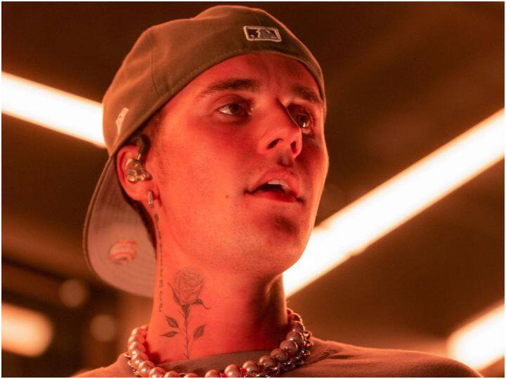 जस्टिन ने महज 12 साल की उम्र से गाने गाना शुरू कर दिया था, लेकिन उन्हें शोहरत इत्तेफाक से मिली थी. दरअसल, जस्टिन को गाने का शौक था. वह अक्सर गाने गाते थे. एक दिन उनकी मां ने चुपके से उनका गाना रिकॉर्ड कर लिया.