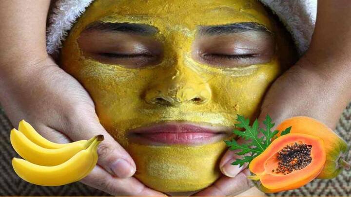 પપૈયા અને કેળા બંને આપણી ત્વચા માટે ખૂબ જ ફાયદાકારક ફળ છે. તેથી આ બંનેની એકસાથે પ્યુરી બનાવો અને જ્યાં પણ કરચલીઓ દેખાય કે આખા ચહેરા પર લગાવો. પપૈયા પપૈન જેવા ઉત્સેચકોથી ભરપૂર હોય છે જ્યારે કેળામાં વિટામીન ભરપૂર માત્રામાં હોય છે. આ બંને તમારી ત્વચાને પુનર્જીવિત કરવામાં મદદ કરે છે. આ પેસ્ટ અકાળ વૃદ્ધત્વની અસર ઘટાડવામાં પણ મદદરૂપ છે