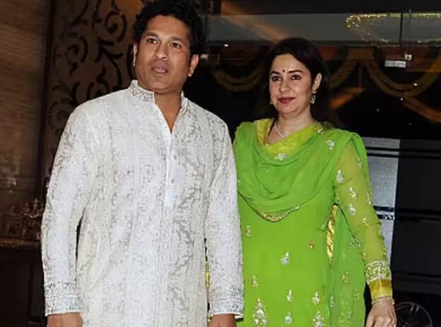 ਸਚਿਨ ਨੇ ਵਿਗ ਅਤੇ ਨਕਲੀ ਮੁੱਛਾਂ ਲਾਉਣ ਦੇ ਨਾਲ ਗੋਲ ਚਸ਼ਮਾ ਲਾ ਕੇ ਅੰਜਲੀ ਅਤੇ ਉਸ ਦੇ ਕੁਝ ਦੋਸਤਾਂ ਨਾਲ ਫਿਲਮ ਦੇਖਣ ਲਈ ਥੀਏਟਰ ਪਹੁੰਚੇ ਸਨ। ਪਰ ਉੱਥੇ ਜ਼ਿਆਦਾ ਭੀੜ ਹੋਣ ਕਾਰਨ ਸਚਿਨ ਦੀ ਐਨਕ ਡਿੱਗ ਗਈ। ਜਦੋਂ ਉਹ ਐਨਕ ਚੁੱਕਣ ਲਈ ਹੇਠਾਂ ਝੁਕੇ ਤਾਂ ਉਸ ਵੇਲੇ ਉਨ੍ਹਾਂ ਦੀ ਵਿੱਗ ਵੀ ਡਿੱਗ ਗਈ।