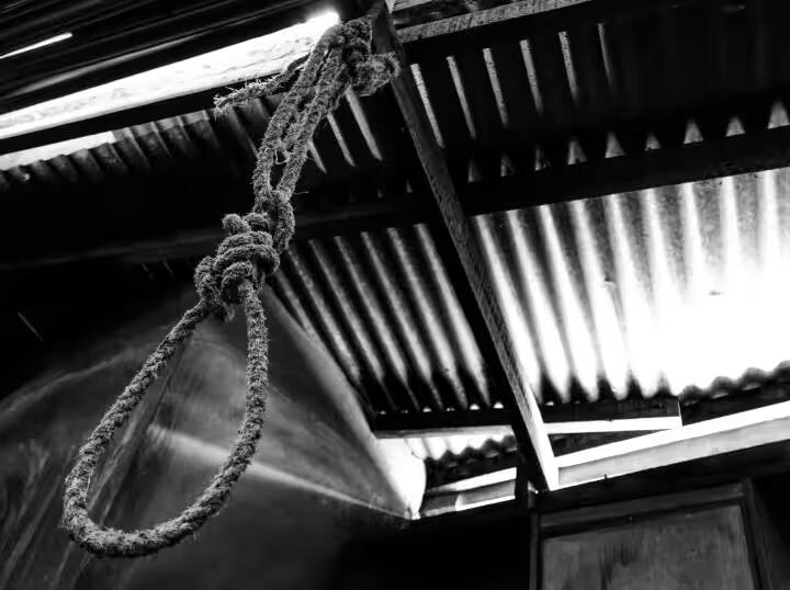 Kanpur Young man hanged in joke died UP Police Kanpur: पत्नी को डराने के लिए गले में फंदा डाला, गलती से उसी के गले फंसा, हो गया दर्दनाक हादसा