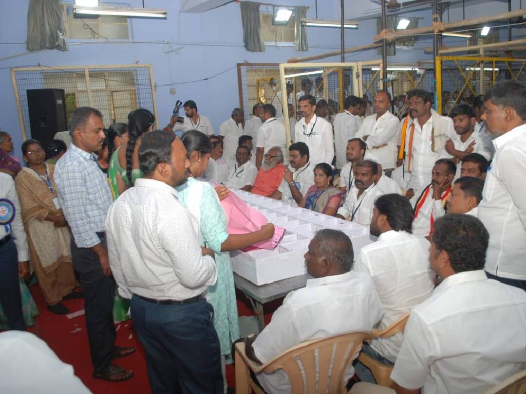 Erode East By Election Result: ஈரோடு கிழக்கு இடைத்தேர்தலில் வராலாறு படைக்கும் காங்கிரஸ்.. அதிக வாக்கு வித்தியாசத்தில் ஈவிகேஎஸ்