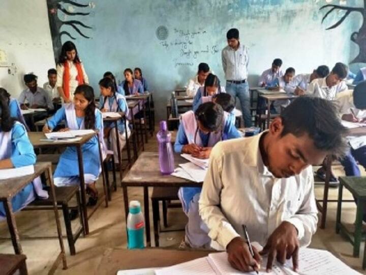 Maharashtra HSC Exam 2023 12th board exam students will get six marks after mistakes made by the board in the English paper HSC Exam : मोठी बातमी! बारावीच्या इंग्रजी पेपरमध्ये बोर्डाकडून चुका, विद्यार्थ्यांना मिळणार सहा गुण