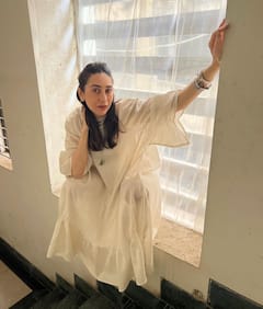 Karisma Kapoor Gives Quirky Poses On The Stairs, SEE PICS