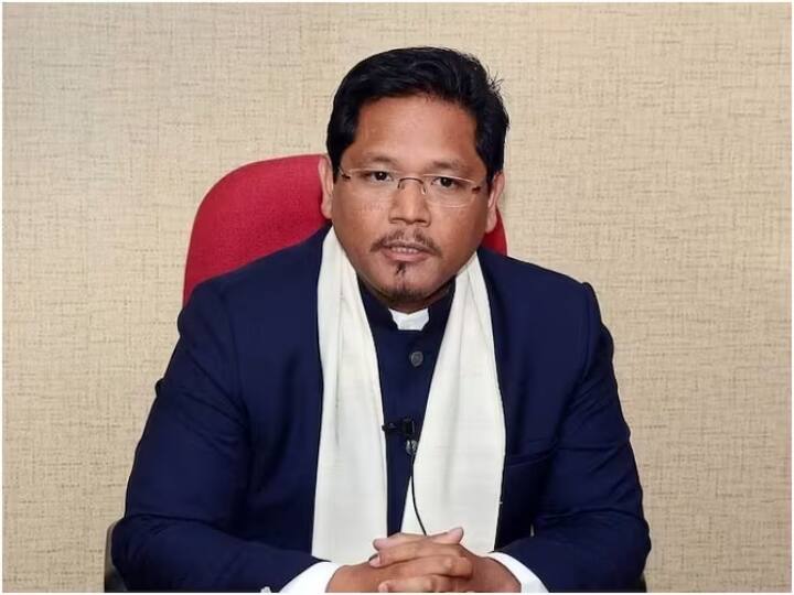 मेघालय की साउथ तुरा सीट से NPP नेता और मुख्यमंत्री कॉनराड संगमा और बीजेपी के बर्नार्ड एन मारक और कांग्रेस के ब्रेनजील्ड च मारक से मुकाबला है. खबर लिखे जाने तक कॉनराड संगमा को 10090 वोट और बर्नार्ड एन मारक को 7260 वोट मिले हैं.