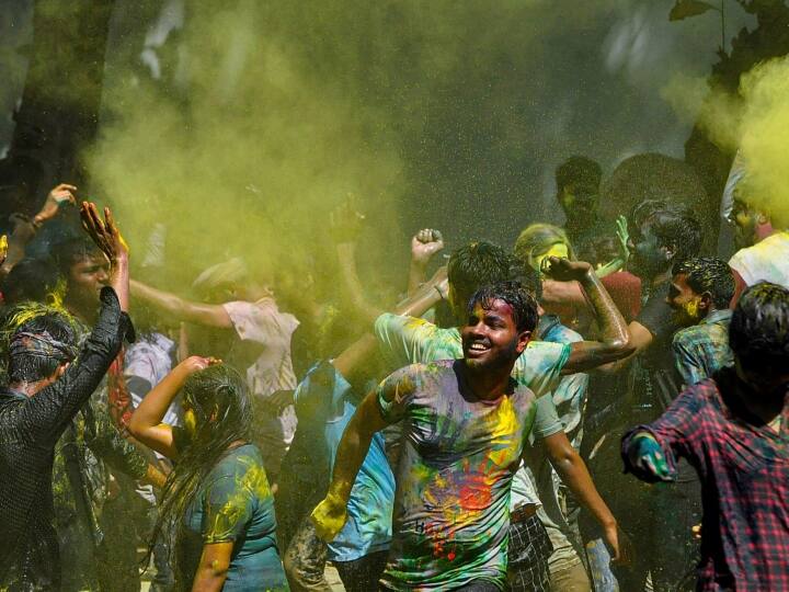 Holi 2023 Date: काशी में एक दिन पहले मनाई जाएगी होली, जानें इसके पीछे की खास वजह Holi 2023 Date Varanasi Kashi Will Celebrate Holi a Day Before 7 March Logic by astrologers Report Holi 2023 Date: काशी में एक दिन पहले मनाई जाएगी होली, जानें इसके पीछे की खास वजह