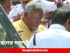 দূরত্ব বাড়িয়েছে দল, মুখেও আনে না নাম, তা-ও তৃণমূলেরই পাশে, ফের বার্তা পার্থর