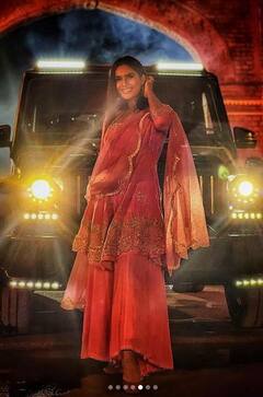 Neha Malik: ਬਿਕਨੀ ਛੱਡ ਕੇ ਦੇਸੀ ਲੁੱਕ 'ਚ ਤਬਾਹੀ ਮਚਾਉਂਦੀ ਨਜ਼ਰ ਆਈ ਨੇਹਾ ਮਲਿਕ, ਕਿਲਰ ਮੁਸਕਰਾਹਟ ਨਾਲ ਲੁੱਟਿਆ ਫੈਨਜ਼ ਦਾ ਦਿਲ