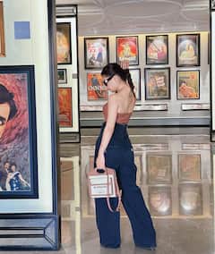 Avneet Kaur PHOTO: હાથમાં પર્સ અને બ્લેક ચશ્મામાં અવનીત કૌરનો ગ્લેમરસ અંદાજ