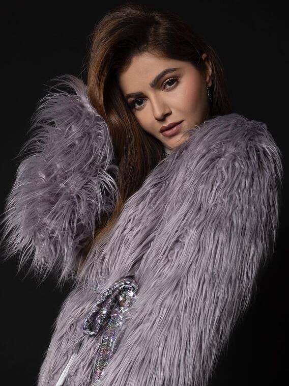 रुबीना की Furry Tale! हाई बूट्स में दिल चुरा लेगा लुक