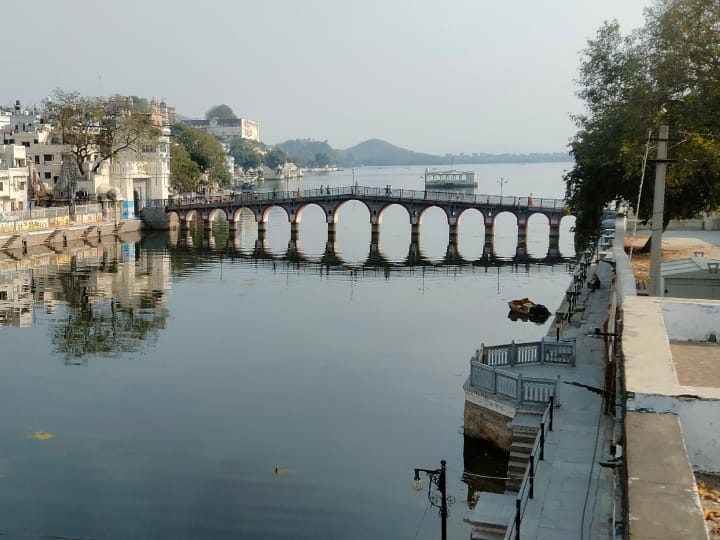 Lake Pichola filled by Alsigarh Dam no shortage of water in Udaipur during summer season ANN Lake Pichola: उदयपुर की सबसे सुंदर पिछोला झील में भरा जा रहा पानी, पूरी गर्मी में नहीं होगी किल्लत