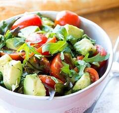 Photo: उन्हाळ्यात एकाच प्रकारचे सॅलड खाऊन कंटाळा आलाय? तर हे टेस्टी आणि हेल्दी मिक्स सॅलड ट्राय करा