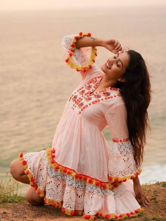 దీపిక పిల్లి డ్యాన్స్ కు కుర్రాళ్ల గుండెల్లో గుబులు