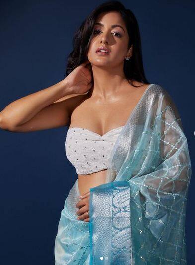 ਸਟ੍ਰੈਪਲੇਸ ਬਲਾਊਜ਼ 'ਚ ਬੇੱਹਦ ਖੂਬਸੂਰਤ ਦਿਖੀ ਇਸ਼ਿਤਾ ਦੱਤਾ