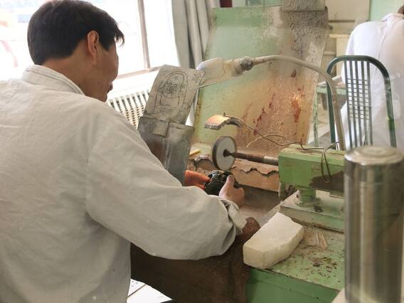 China's Workforce: మూడేళ్లలో కోట్లాది మంది రిటైర్, పని చేసే వాళ్లు లేక చైనా తిప్పలు China's Workforce: మూడేళ్లలో కోట్లాది మంది రిటైర్, పని చేసే వాళ్లు లేక చైనా తిప్పలు