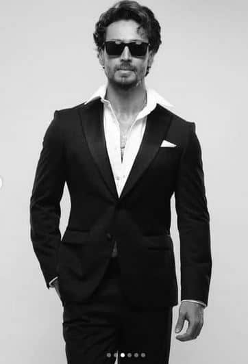 ਸਟਾਰ ਜੈਕੀ ਸ਼ਰਾਫ ਦਾ ਬੇਟਾ ਟਾਈਗਰ ਵੀ ਐਕਸ਼ਨ ਹੀਰੋ ਹੈ। ਟਾਈਗਰ ਨੇ ਯਸ਼ਰਾਜ ਦੀ ਸਪਾਈ ਯੂਨੀਵਰਸ ਫਿਲਮ ਵਾਰ ਵਿੱਚ ਵੀ ਮੁੱਖ ਭੂਮਿਕਾ ਨਿਭਾਈ ਹੈ। ਟਾਈਗਰ ਆਪਣੀ ਫਿਲਮ ਬਾਗੀ ਸੀਰੀਜ਼ 'ਚ ਵੀ ਕਾਫੀ ਹਿੱਟ ਰਹੇ ਹਨ। ਇਸ ਸੀਰੀਜ਼ ਦੀਆਂ ਤਿੰਨ ਫਿਲਮਾਂ 'ਚ ਟਾਈਗਰ ਨੇ ਜ਼ਬਰਦਸਤ ਐਕਸ਼ਨ ਕੀਤਾ ਹੈ।