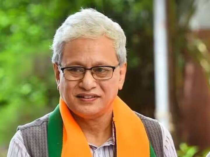 त्रिपुरा के उपमुख्यमंत्री जिष्णु देव वर्मा चारिलम निर्वाचन क्षेत्र से चुनाव लड़ रहे हैं. इस बार वर्मा का मुकाबला कांग्रेस के अशोक देबबर्मा और टीएमपी के सुबोध देब बर्मा से है. खबर लिखे जाने तक जिष्णु अशोक से 2542 वोटों से आगे चल रहे हैं.