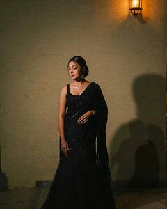 Yuzvendra Chahal Wife: चहलच्या बायकोचा कहर, ब्लॅक साडीमध्ये शेअर केले असे फोटो