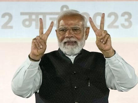 Assembly Elections Results: BJP ने मनाई जीत की होली, पीएम मोदी की अपील पर जलाई फ्लैश लाईट