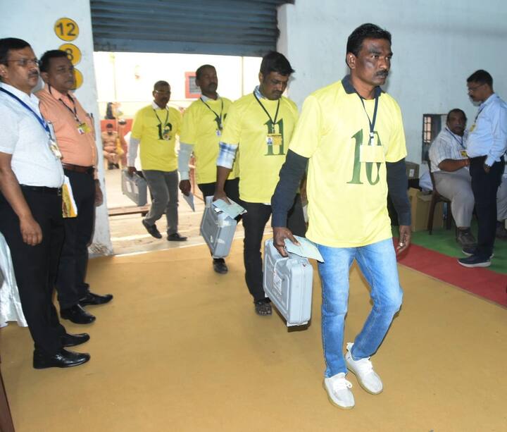 कसब्यात भाजपच्या हेमंत रासने विरुद्ध कॉंग्रेसचे रविंद्र धंगेकर अशी थेट लढत आहे. तर चिंचवडमध्ये भाजपच्या अश्विनी जगताप, राष्ट्रवादीचे नाना काटे तर अपक्ष उमेदवार राहुल कलाटे अशी तिरंगी लढत आहे.