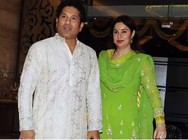 ਇਸ ਦੌਰਾਨ ਕਈ ਲੋਕਾਂ ਨੇ ਉਸ ਨੂੰ ਪਛਾਣ ਲਿਆ ਅਤੇ ਅਚਾਨਕ ਭੀੜ ਨੇ ਉਸ ਨੂੰ ਘੇਰ ਲਿਆ। ਸਚਿਨ ਨੂੰ ਫਿਲਮ ਦੇਖਣ ਤੋਂ ਪਹਿਲਾਂ ਹੀ ਥੀਏਟਰ ਛੱਡਣਾ ਪਿਆ ਸੀ। ਇਸ ਤੋਂ ਬਾਅਦ ਸਾਲ 1995 'ਚ ਸਚਿਨ ਨੇ ਅੰਜਲੀ ਨਾਲ ਵਿਆਹ ਕਰਵਾ ਲਿਆ ਸੀ।