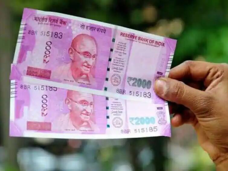 Jalgaon Crime News Fake Indian Currency making fake notes at home police raided जळगावात 'फर्जी'! घरात बनवत होता बनावट नोटा, पोलिसांनी केला भांडाफोड