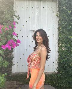 Palak Tiwari: श्वेता तिवारी की बिटिया ने दिखाया अपना जानलेवा हुस्न, छोटी सी स्कर्ट में ढाया कहर