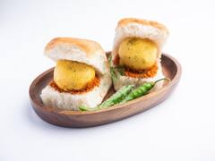 घर बैठे लीजिए मुंबई स्पेशल वड़ा पाव का मजा,  फटाफट नोट कर लें इसकी रेसिपी